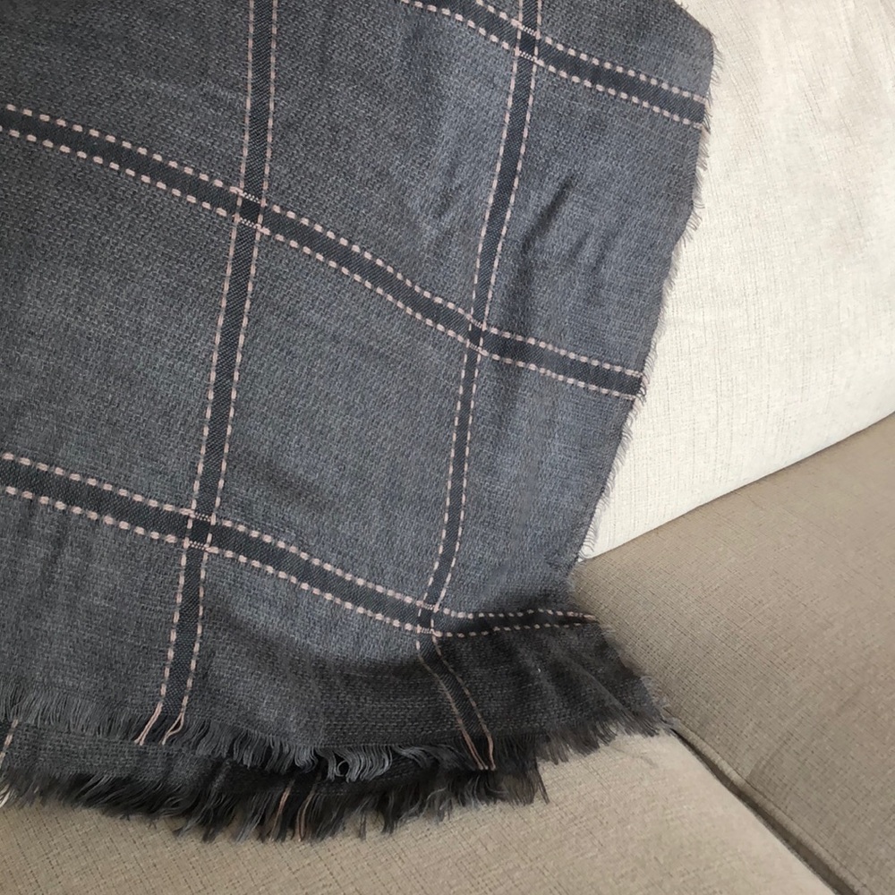 Blanket scarf with fringe detail. Grey and pink.